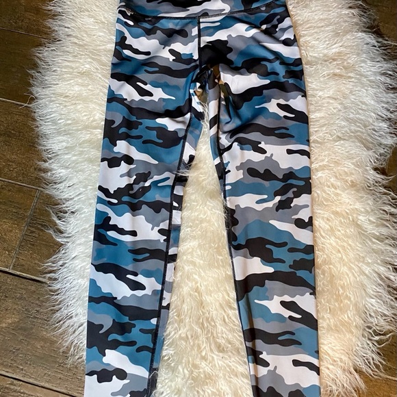 NWT Mid-Waist Camouflage Leggings (Small) - Picture 6 of 7
